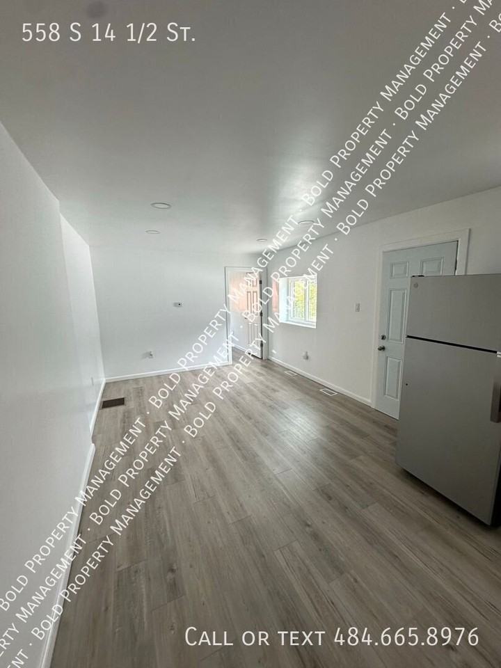 558 S 14 1/2 St - Photo 3 of 6