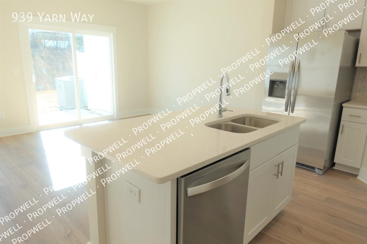 939 Yarn Way - Photo 5 of 15