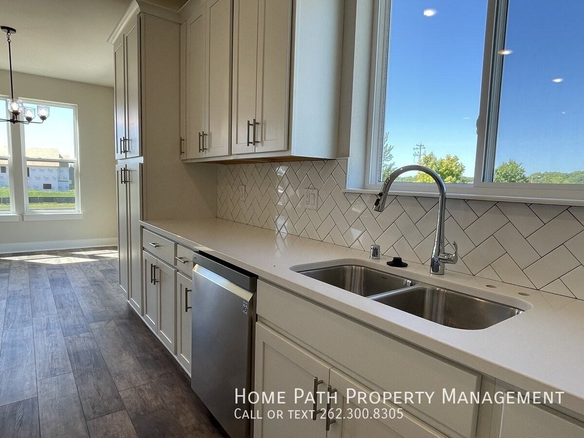 W218N16058 Tiger Lily Dr - Photo 3 of 16