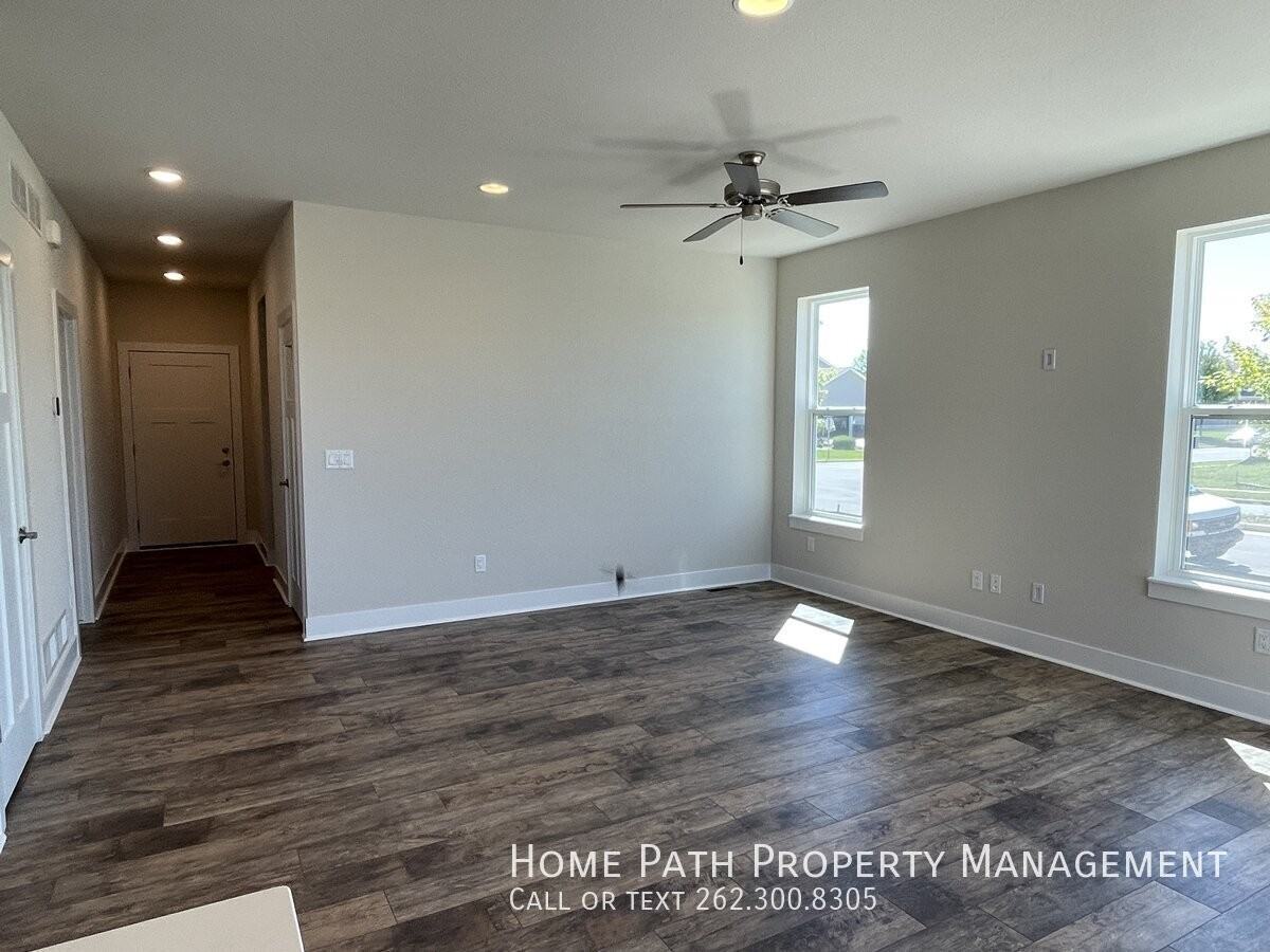 W218N16058 Tiger Lily Dr - Photo 4 of 16