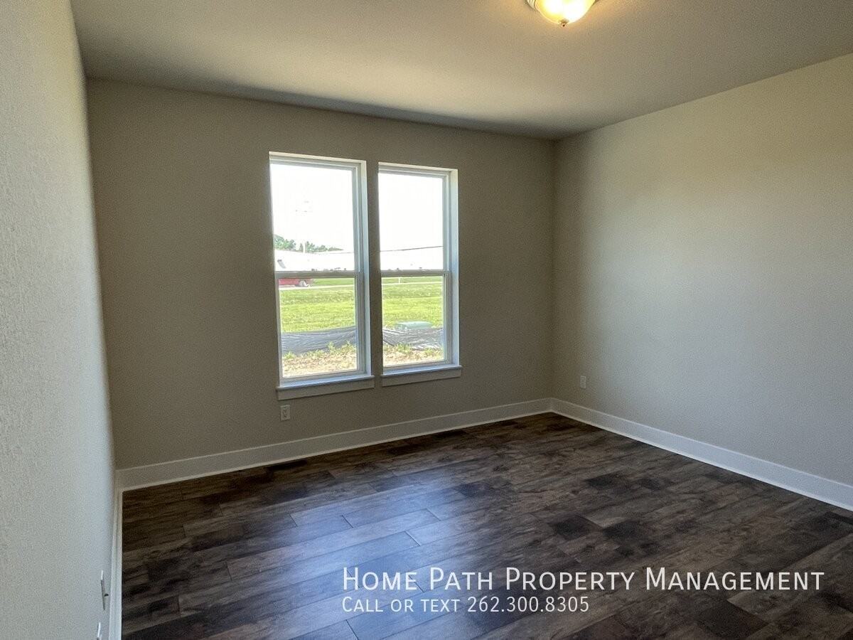 W218N16058 Tiger Lily Dr - Photo 6 of 16