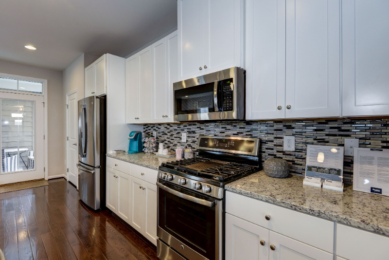 22112 Broadway Ave - Photo 7 of 30
