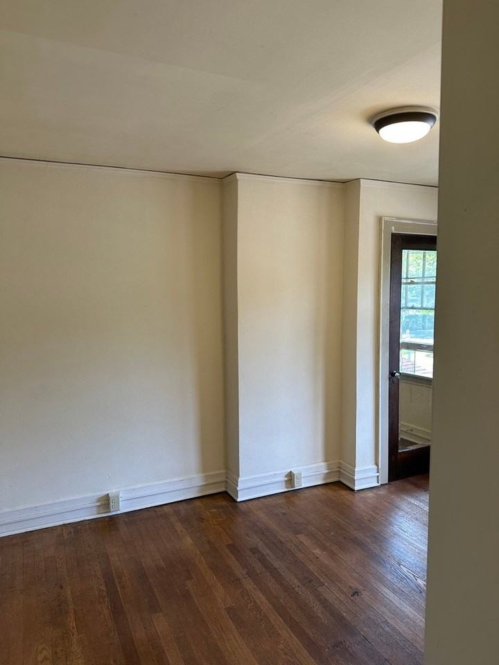 524 S Pugh St - Photo 5 of 13
