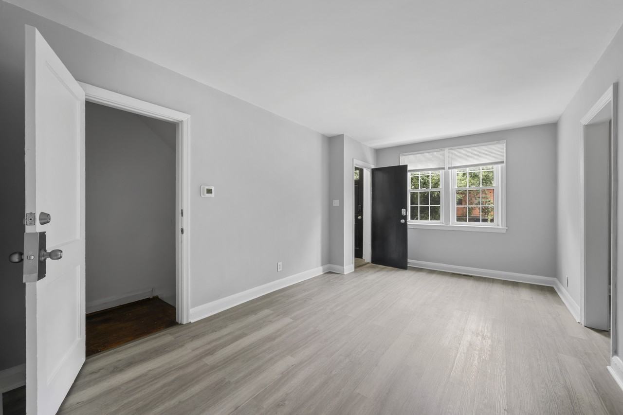 6151 Chinquapin Pkwy - Photo 2 of 14