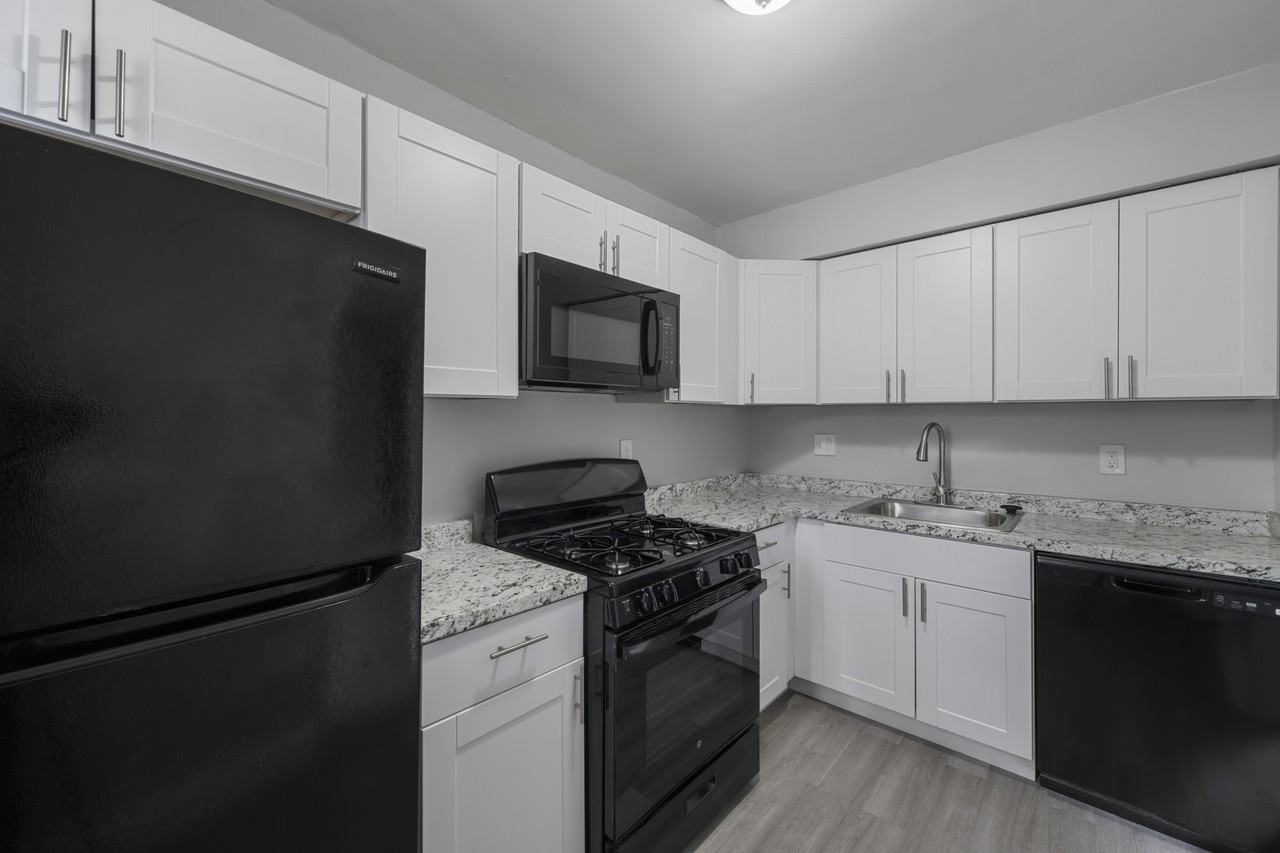 6151 Chinquapin Pkwy - Photo 3 of 14