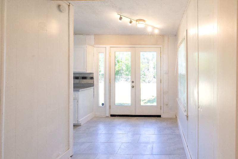 901 Conder St - Photo 7 of 19