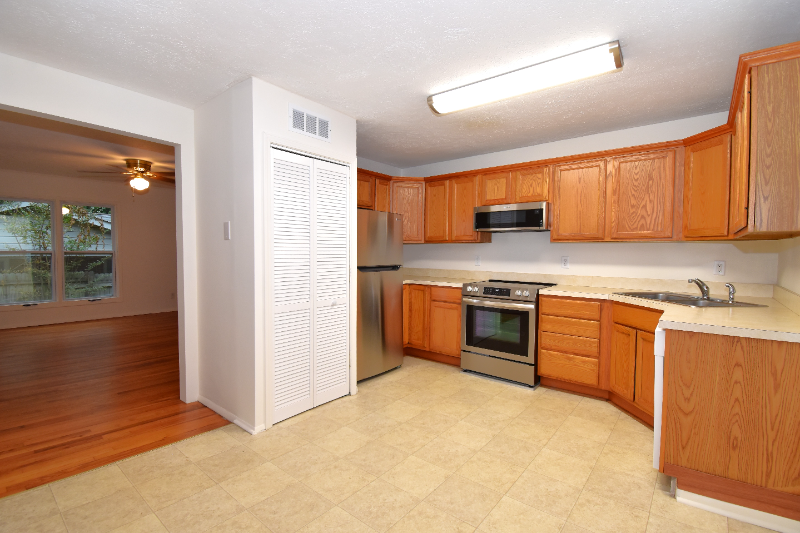 433 Princess Ann Dr - Photo 5 of 40