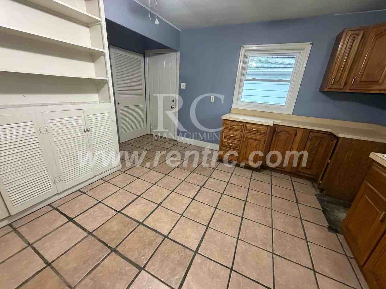 1001 E Voorhees St #W - Photo 2 of 12