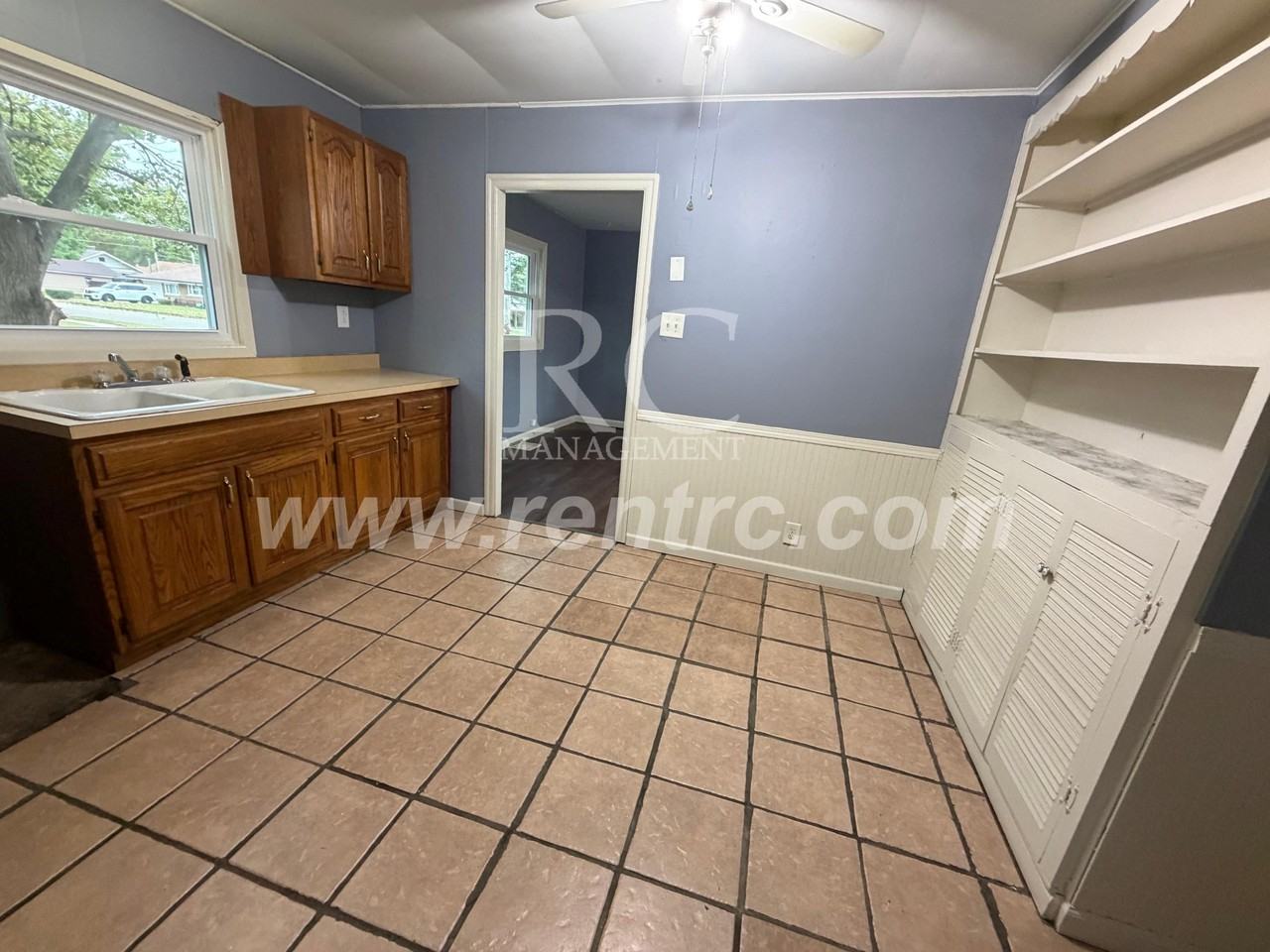 1001 E Voorhees St #W - Photo 3 of 12