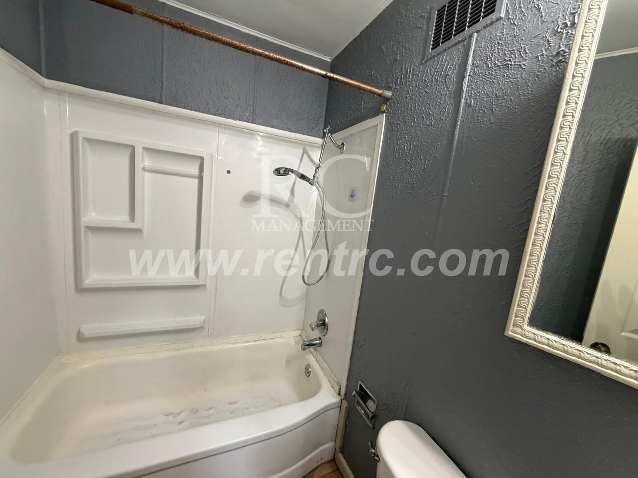 1001 E Voorhees St #W - Photo 4 of 12
