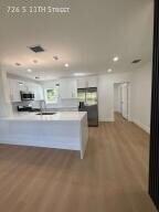 726 S 11th St - Photo 5 of 15