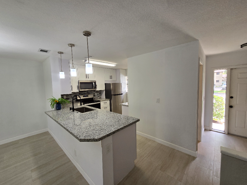 899 Nw 47th St - Photo 5 of 26