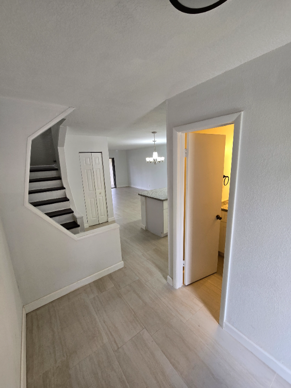 899 Nw 47th St - Photo 6 of 26