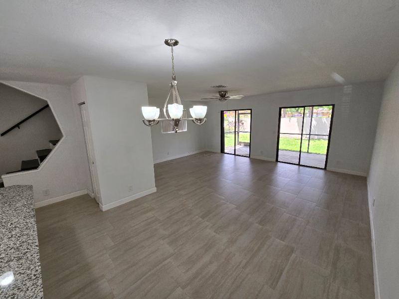 899 Nw 47th St - Photo 7 of 26