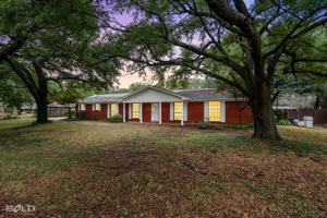 featured image of 2307 Waverly Dr