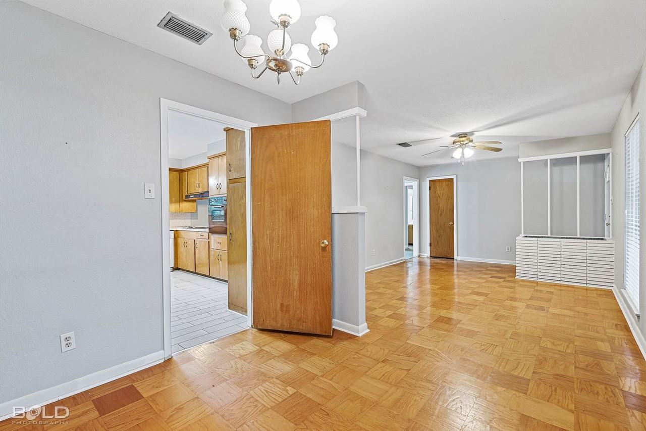 2307 Waverly Dr - Photo 2 of 26