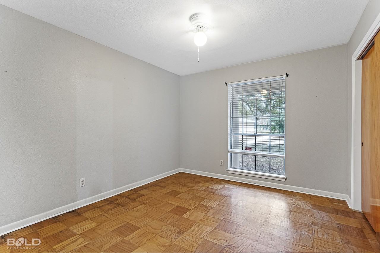 2307 Waverly Dr - Photo 4 of 26