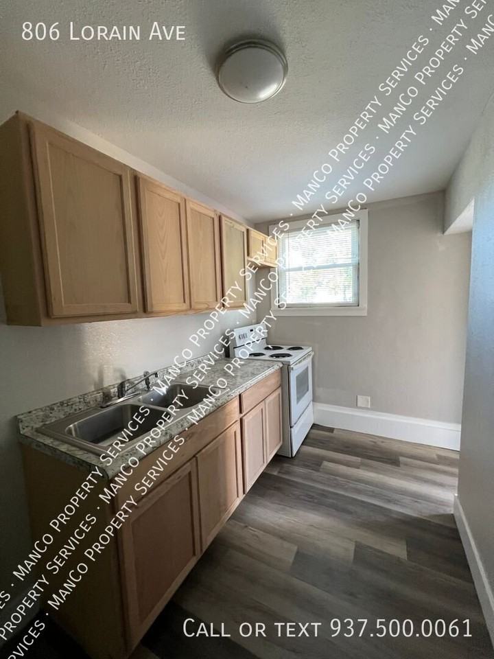 806 Lorain Ave - Photo 3 of 4