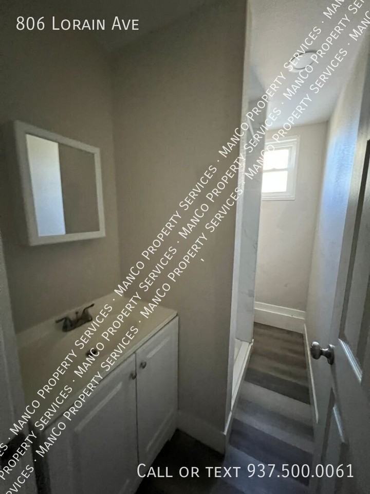 806 Lorain Ave - Photo 4 of 4