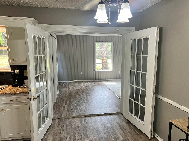 3711 Pratt Dr - Photo 4 of 12