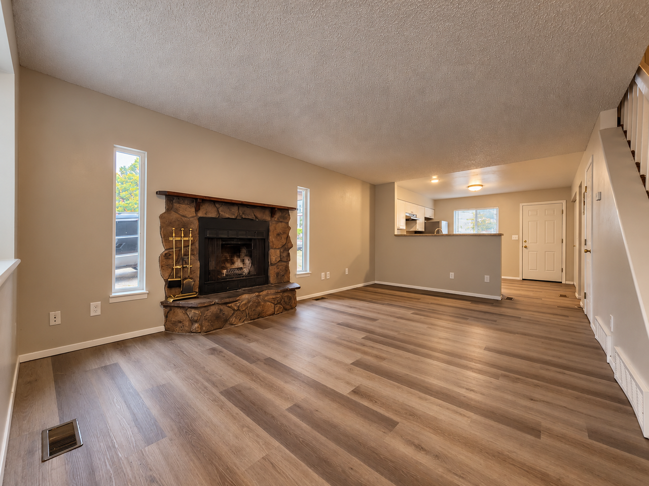 1435 Hathaway Dr - Photo 6 of 25
