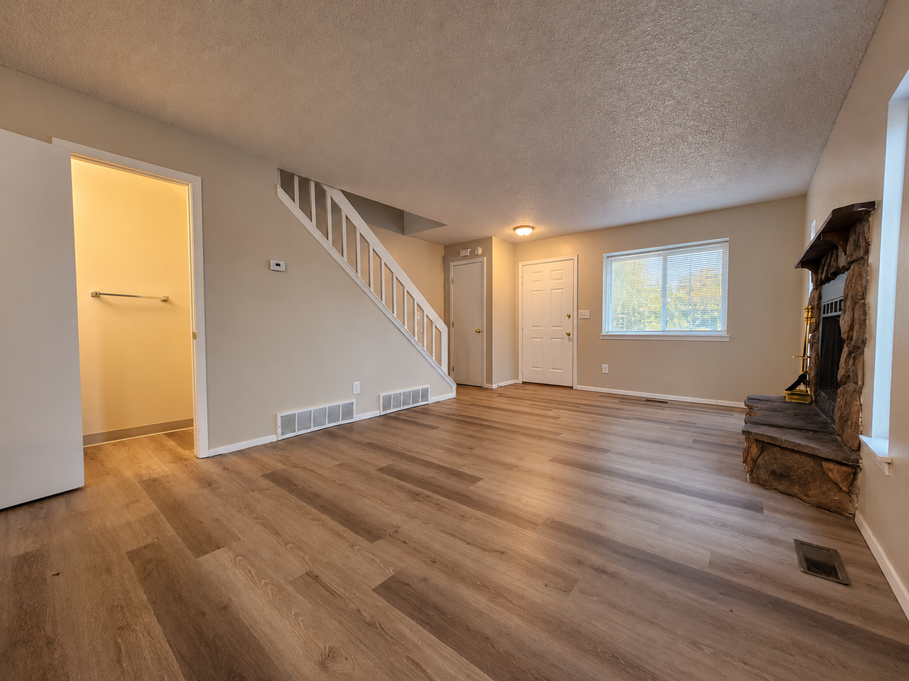 1435 Hathaway Dr - Photo 7 of 25