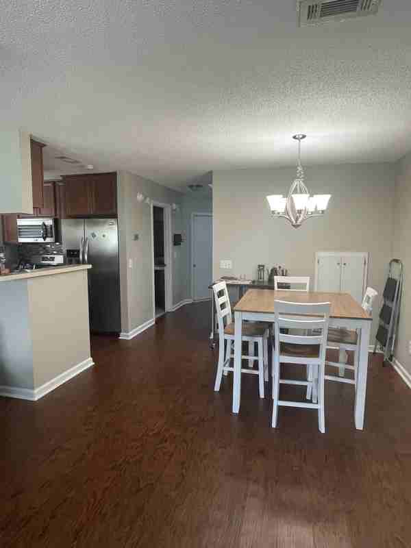 214 Foxchase Ln - Photo 6 of 10