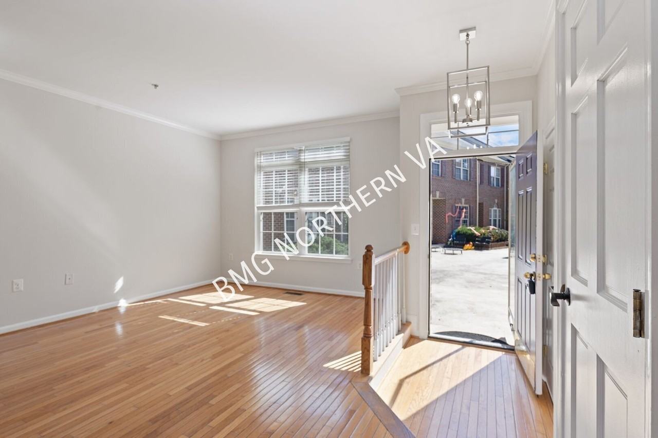 6080 Madison Pointe Ct - Photo 2 of 45