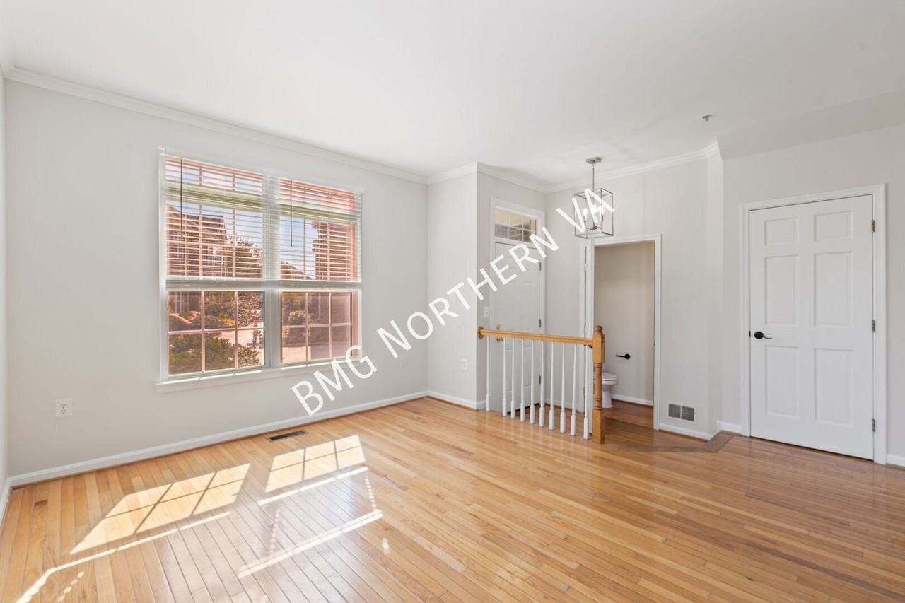 6080 Madison Pointe Ct - Photo 4 of 45