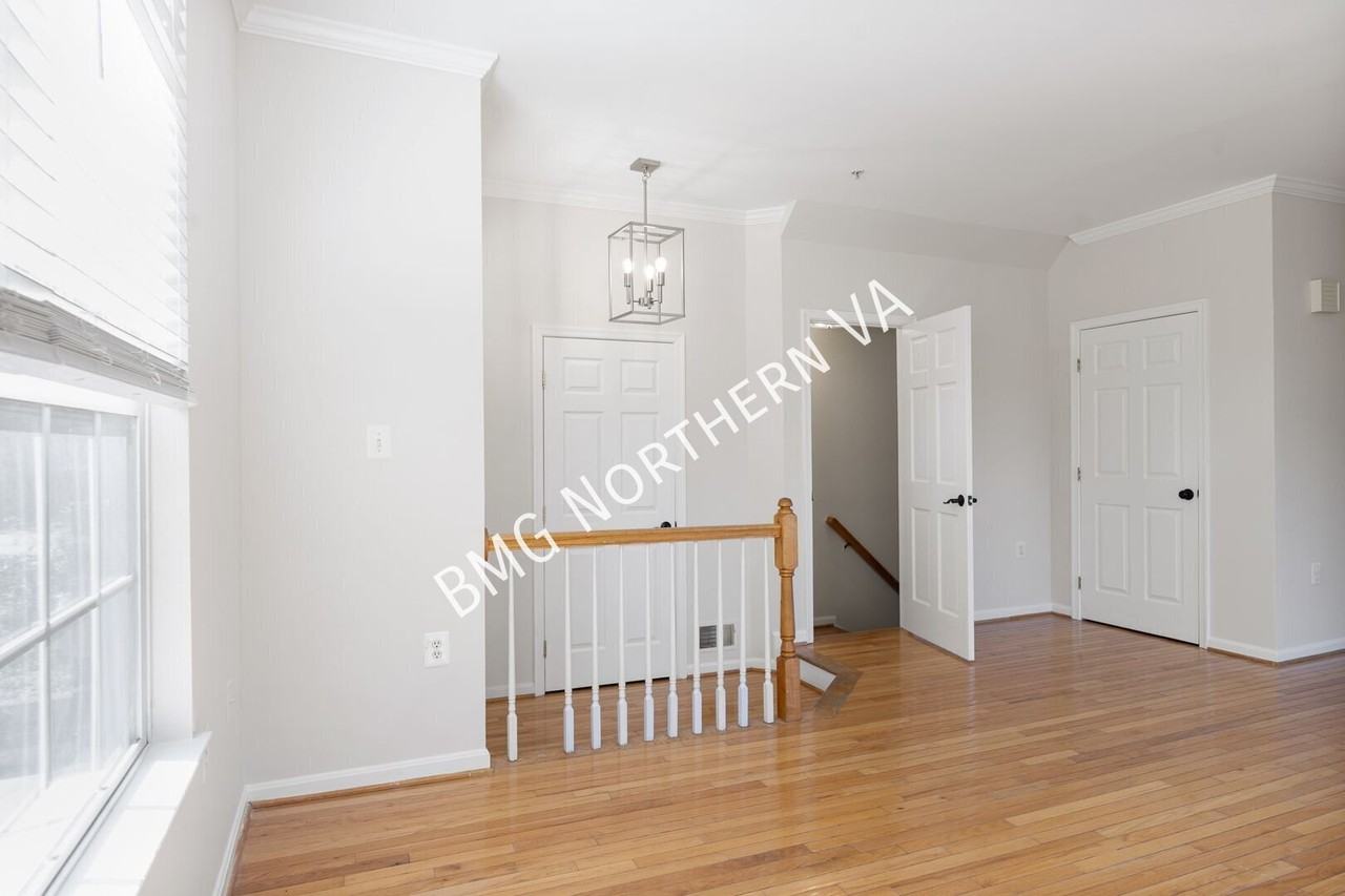 6080 Madison Pointe Ct - Photo 5 of 45