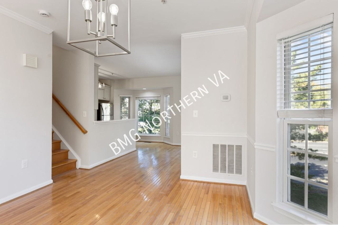 6080 Madison Pointe Ct - Photo 7 of 45