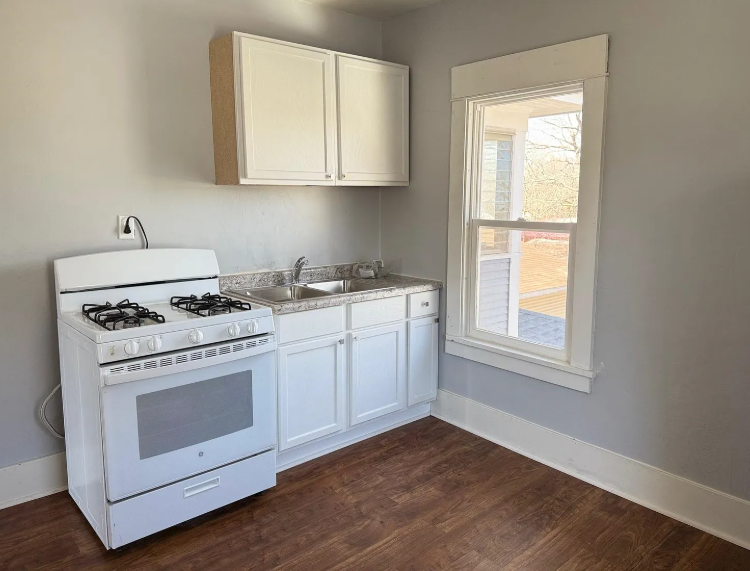1432 Crosby St - Photo 6 of 13