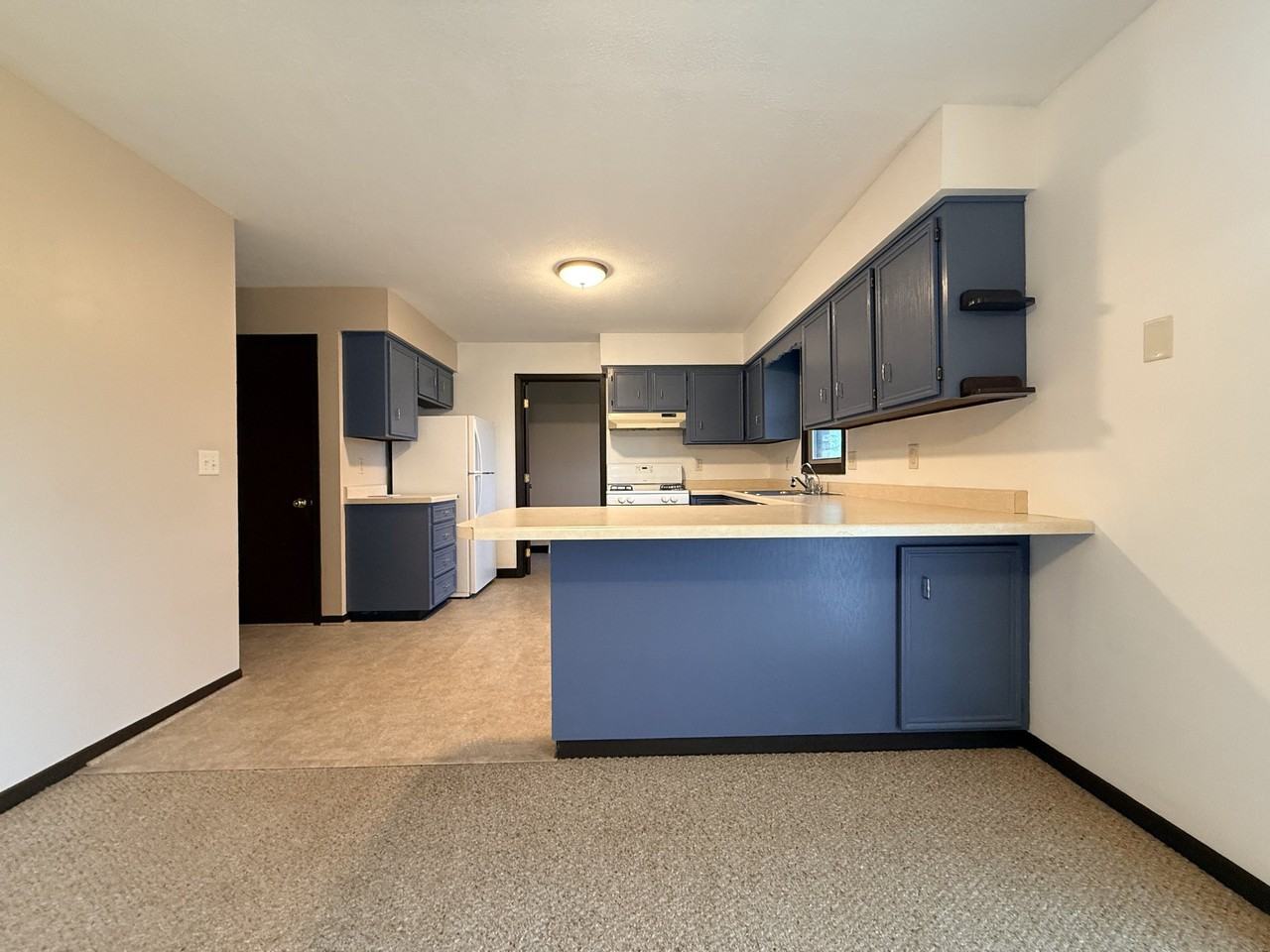 780 Salem St - Photo 2 of 16