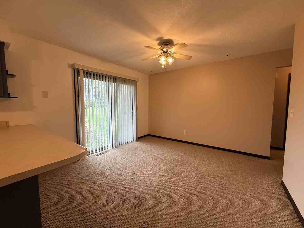 780 Salem St - Photo 5 of 16