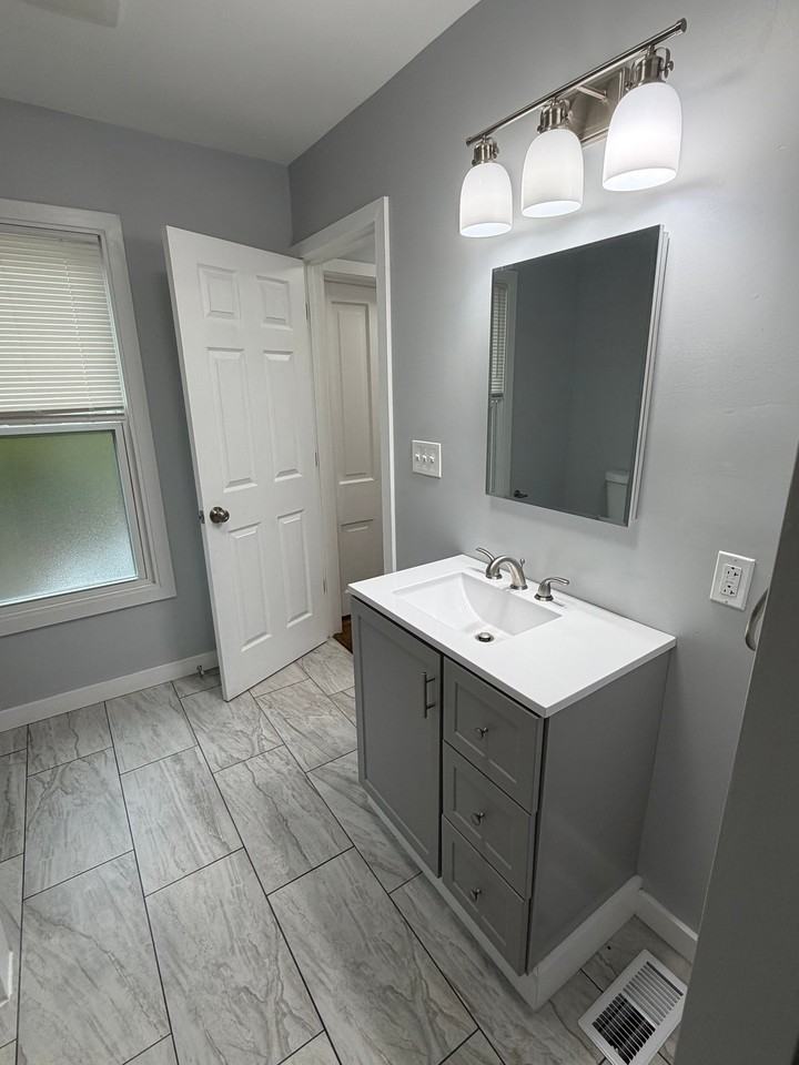110 4th St #1 - Photo 4 of 10
