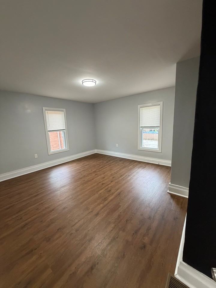 110 4th St #1 - Photo 6 of 10