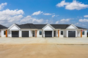 featured image of 212 Coco Ln