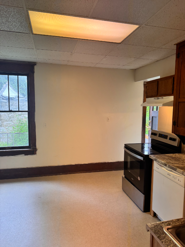 727 W College Ave - Photo 4 of 12
