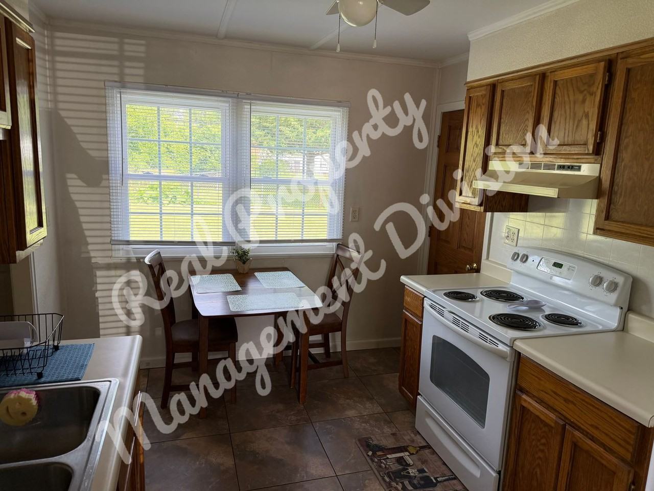 10 Barbara Ct - Photo 4 of 11