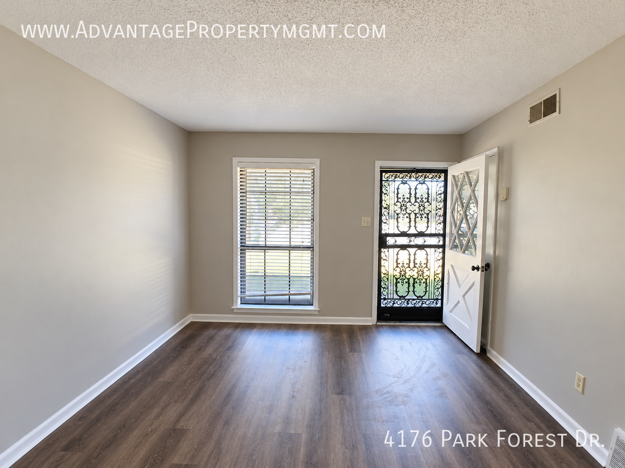 4176 Park Forest Dr - Photo 4 of 21