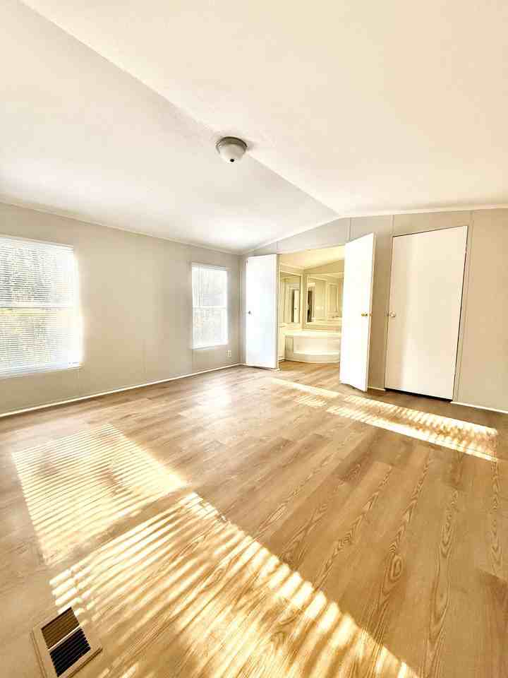 316 Pelican Ct - Photo 2 of 7