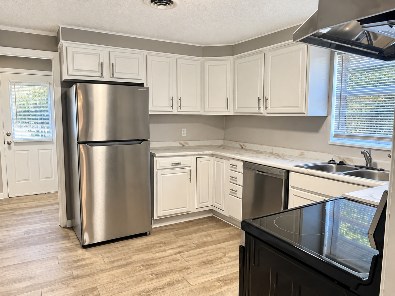 705 Walnut St - Photo 3 of 14