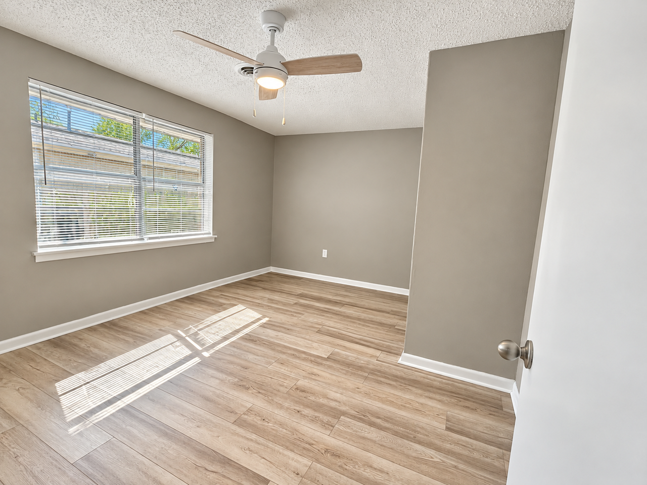 705 Walnut St - Photo 6 of 14