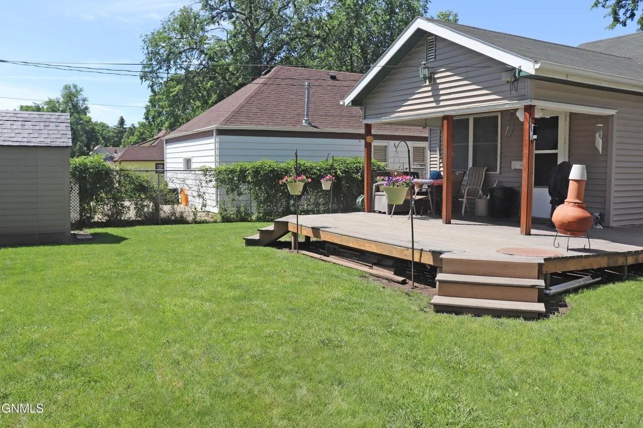 1003 N 10th St - Photo 2 of 18