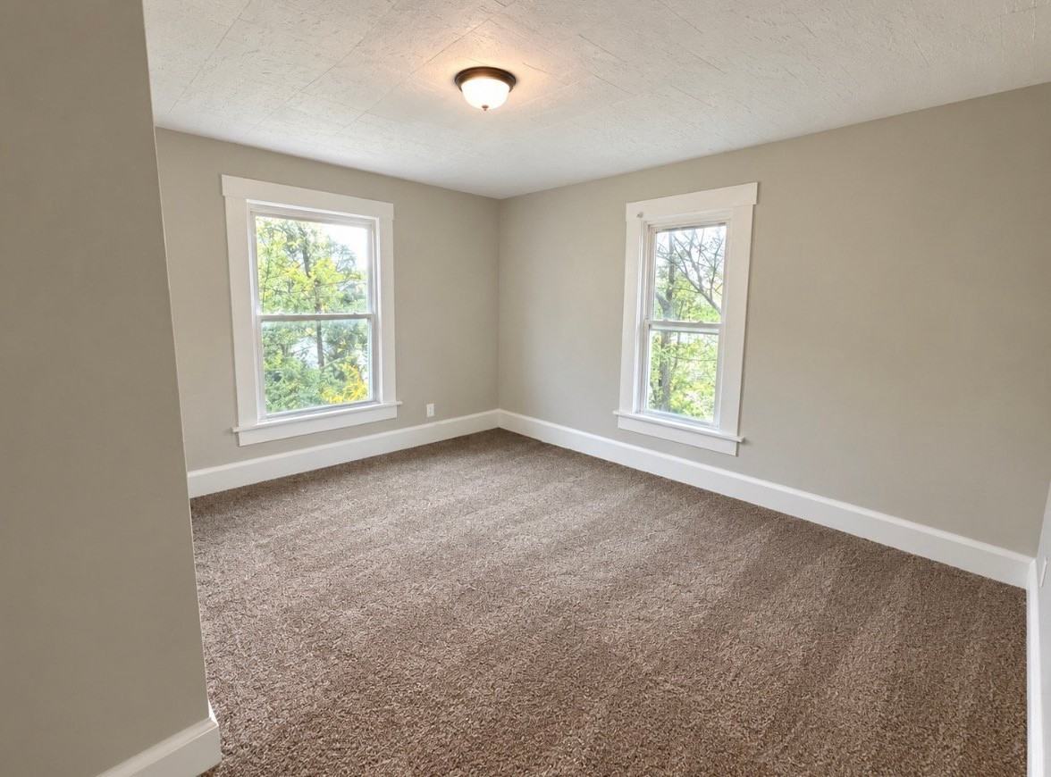 1598 Pembroke Ave - Photo 3 of 10