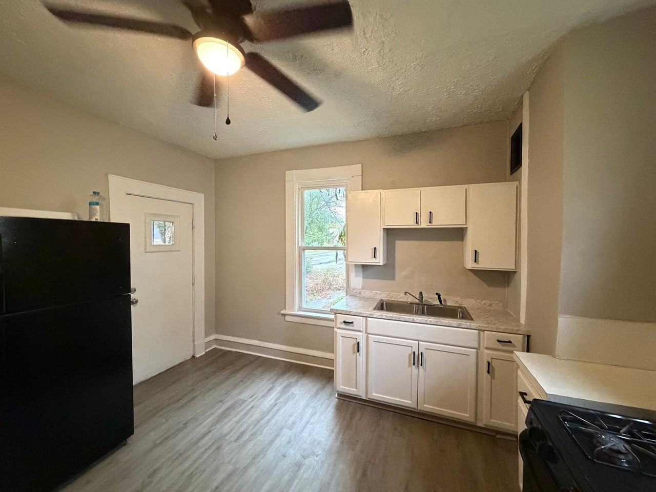 1598 Pembroke Ave - Photo 5 of 10
