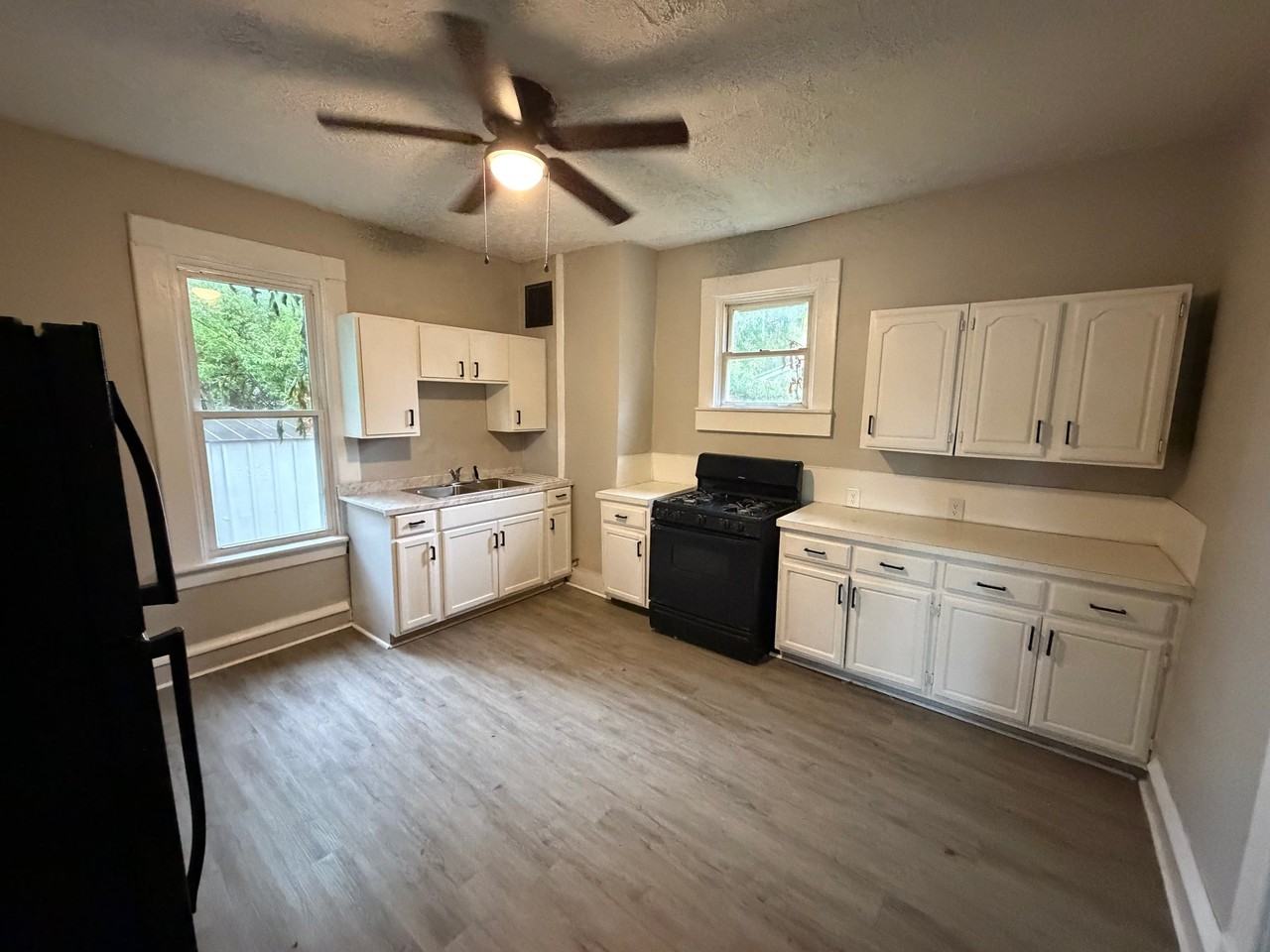 1598 Pembroke Ave - Photo 6 of 10