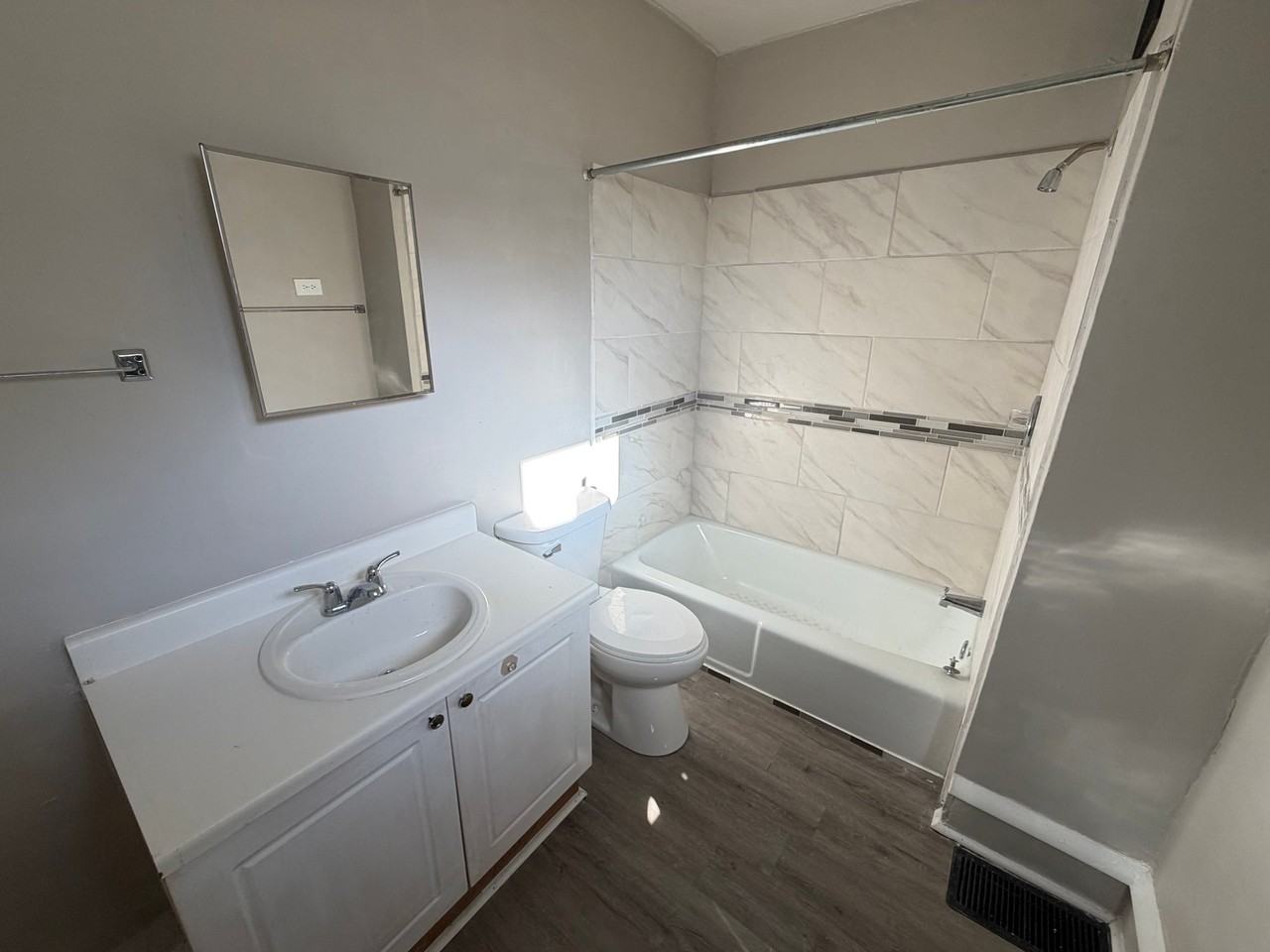 1598 Pembroke Ave - Photo 7 of 10