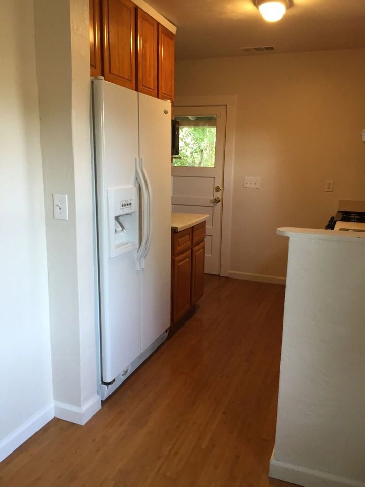 1436 Donald Ave - Photo 4 of 9