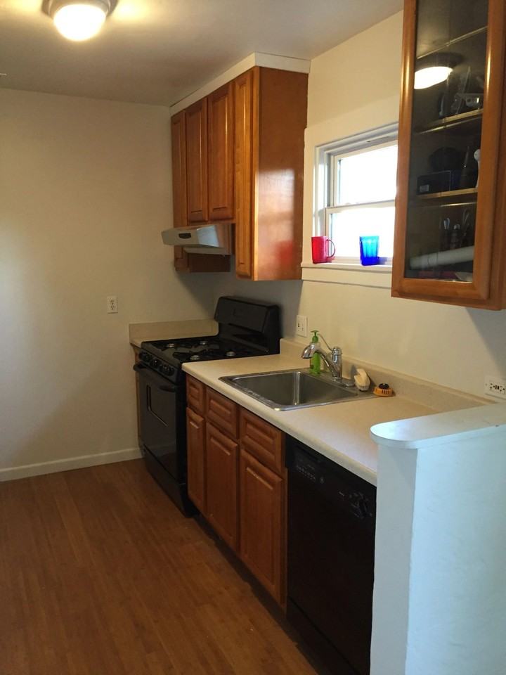 1436 Donald Ave - Photo 5 of 9